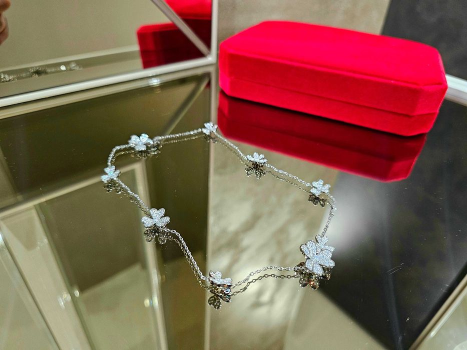 Van Cleef & Arpels VCA Silver Diamond 9 Flowers Frivole Дамско Колие