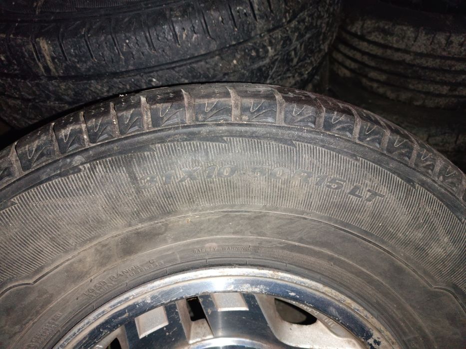 Продам колеса с дисками на джип внедорожник