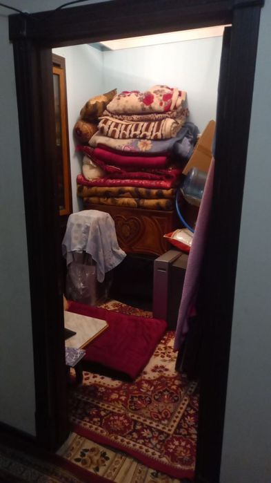 Chilonzor 19 mavzeda 2 xonali uy sotiladi