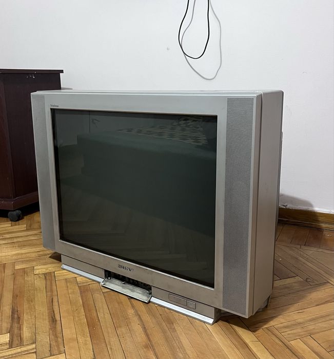 отдам нерабочий телевизор Sony, на запчасти