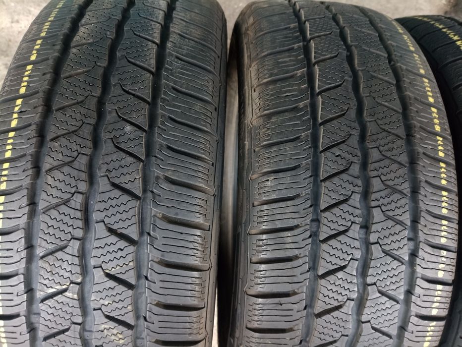 4 anvelope de iarna Continental 225/55 R17C.Pretul este pe bucata.