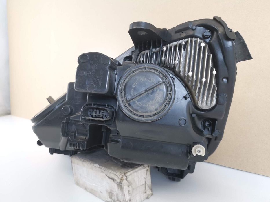 Фар Десен Ксенон Адаптивен Мерцедес-Бенц Е-Клас / Mercedes-Benz E-Clas