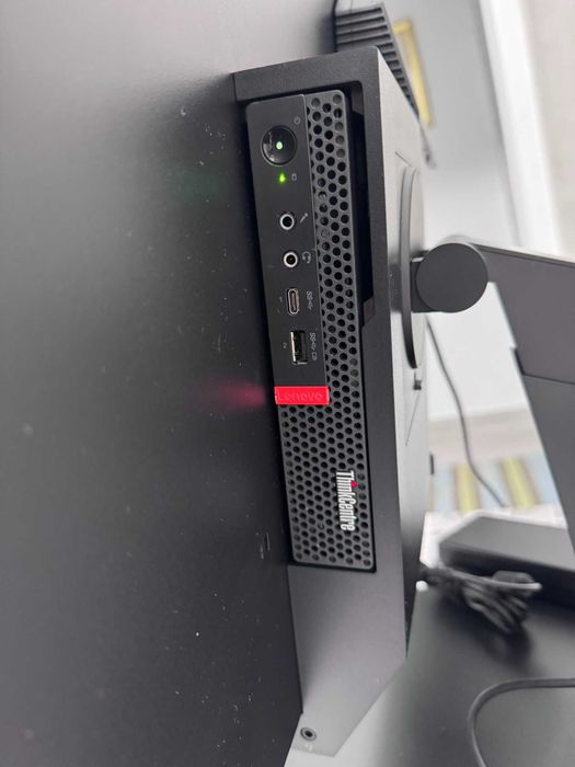 Sistem desktop compact Lenovo All-in-One TIO27, ThinkCentre M720Q cu monitor de 27 inch, ca și nou