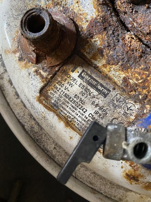 Два бака водонагреватели (титан)