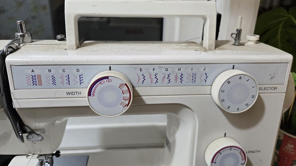 Продам обмен машинка Janome