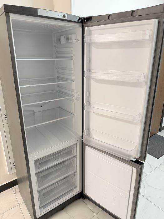Продам Холодильник с Машинкой