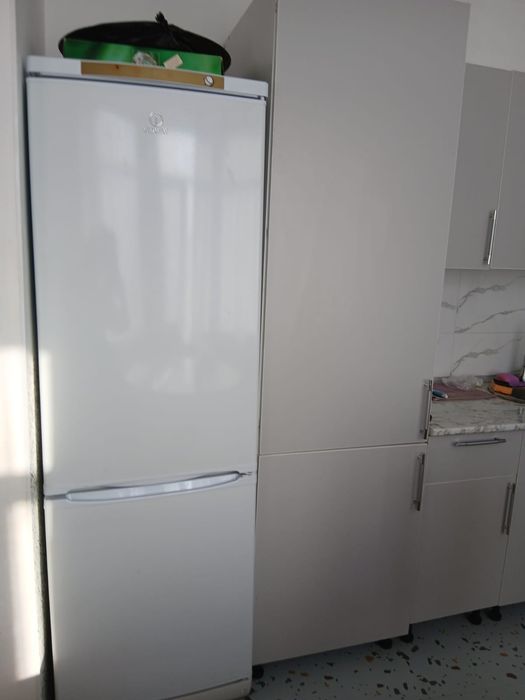 Холодильник Indesit