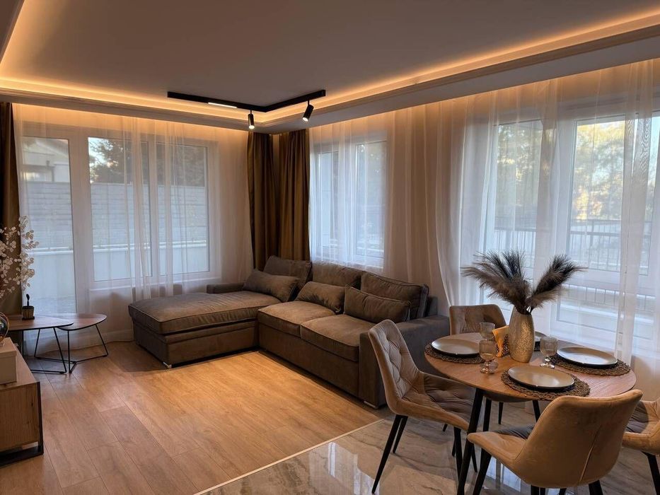 Дава се под наем Тристаен апартамент в София, Кръстова вада - 100 кв.м за 1100 € - Снимка #1