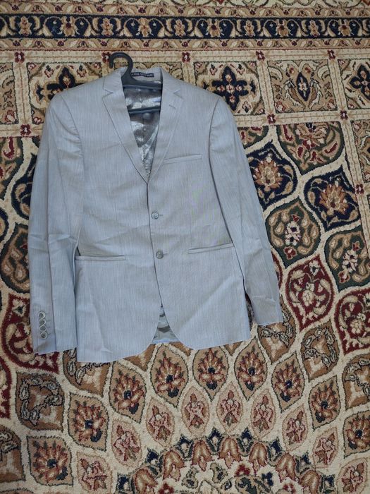 Продам мужской костюм серый