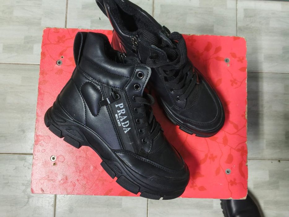 Продам женскую обувь