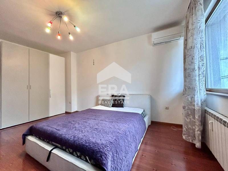 Дава се под наем Тристаен апартамент в София, Център - 102 кв.м за 900 € - Снимка #2