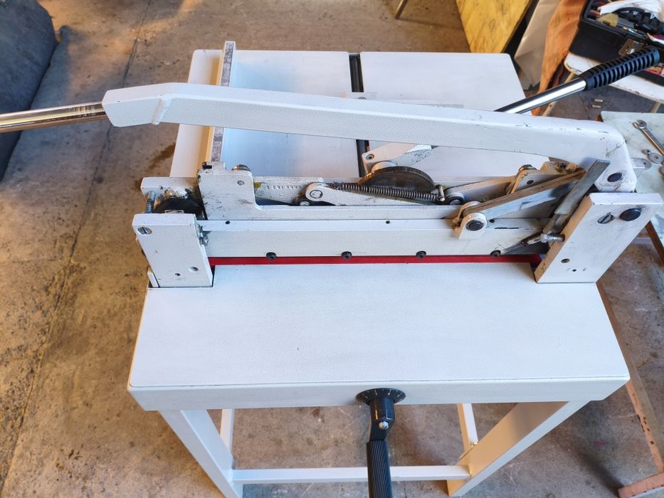 Продаётся гильотина Ideal 3905.