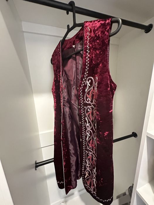 Продам казахскую женскую жилетку