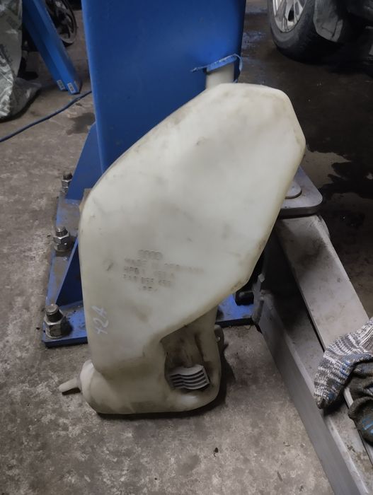 Продам Бачок омывателя