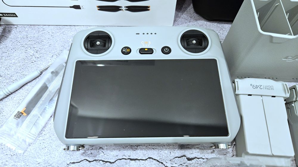 Нов! Дрон DJI Mini 3 pro + DJI RC + Fly more combo + care refresh