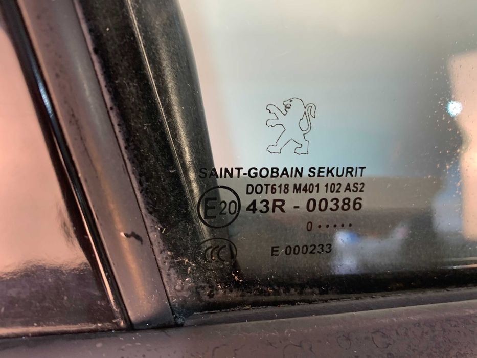 Предна дясна оборудвана врата Пежо 5008 Peugeot 5008 (09-17)г.