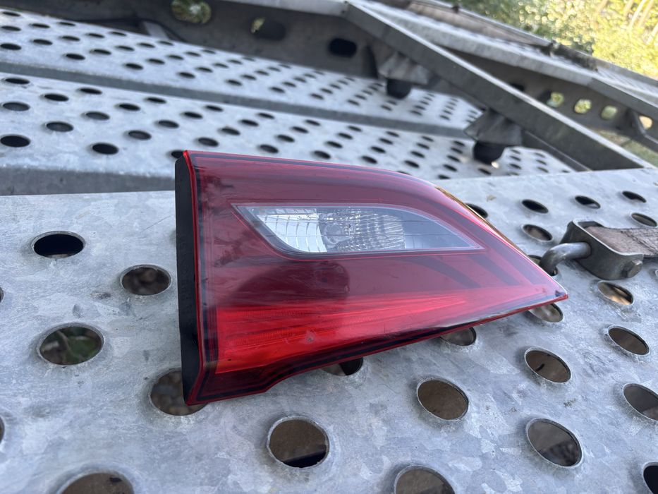 Стоп Toyota Avensis