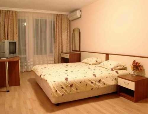 Дава се под наем Тристаен апартамент в Бургас, Лазур - 120 кв.м за 325 € - Снимка #2