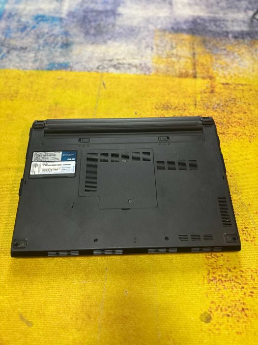 laptop Asus u36j, core i3, ram 4 gb, 2 placi video