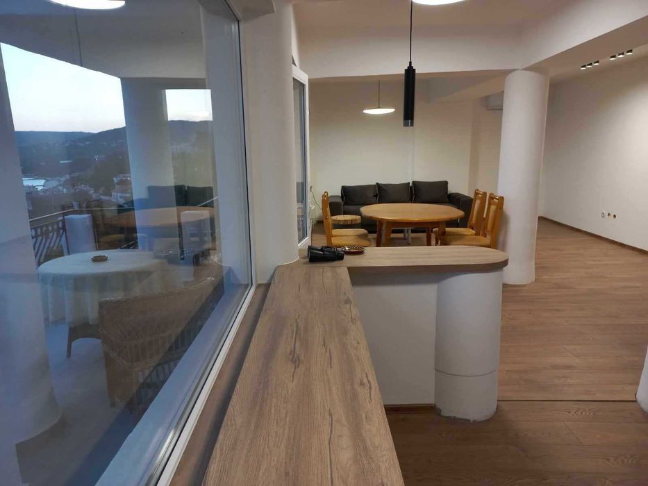 Дава се под наем Тристаен апартамент в Балчик - 137 кв.м за 800 € - Снимка #12