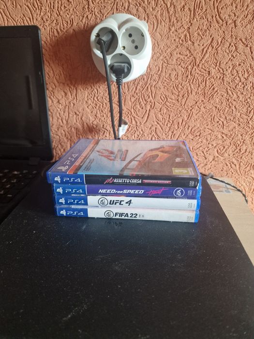 Playstation 4 slim 1tb с 4 игри
