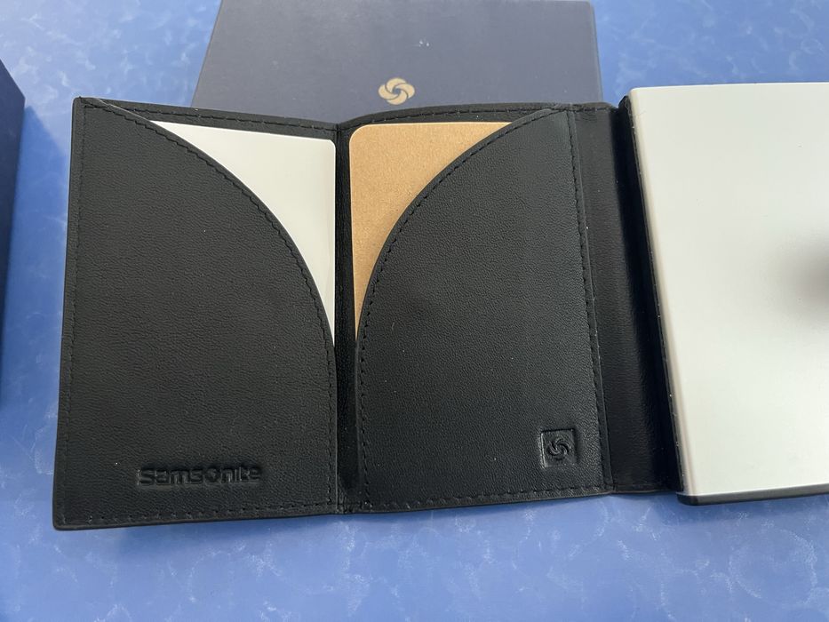 Продавам кард холдер Samsonite
