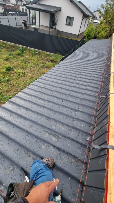 Firma acoperisuri complete meseriasi acoperis  reparatii urgente