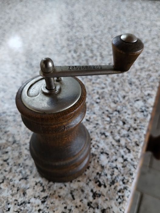 Rasnita din lemn piper