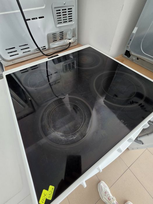 Свободностояща печка с керамични котлони Voss/Electrolux
