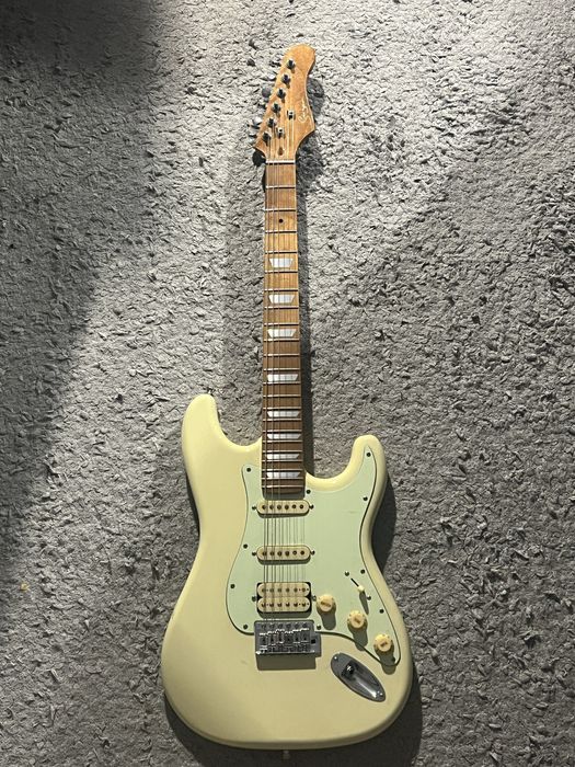 Электрогитара и комбоусилитель Smiger