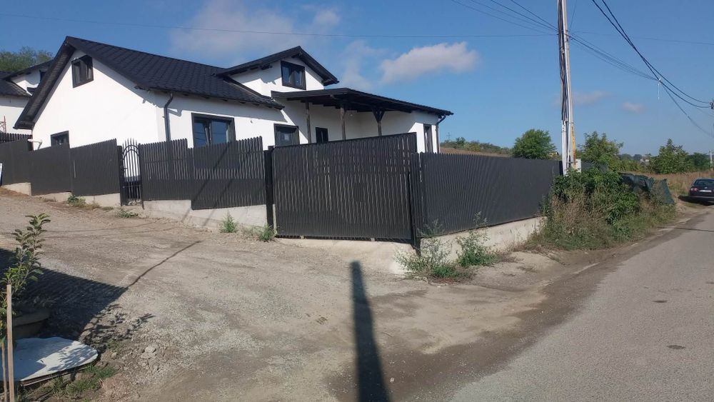 Vând casă in Margineni