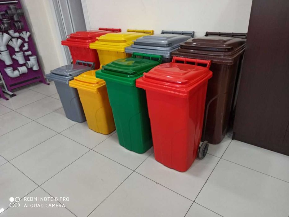 Контейнер/ Бак / Урна для мусора на колесах с крышкой в разных цветах