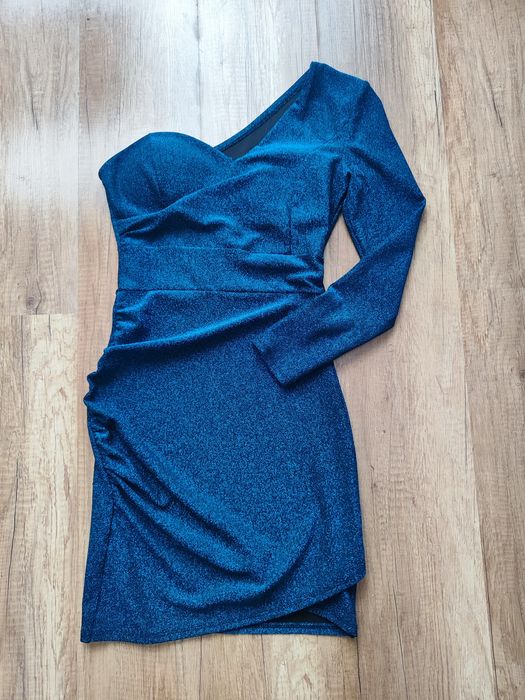 Зелена блестяща рокля