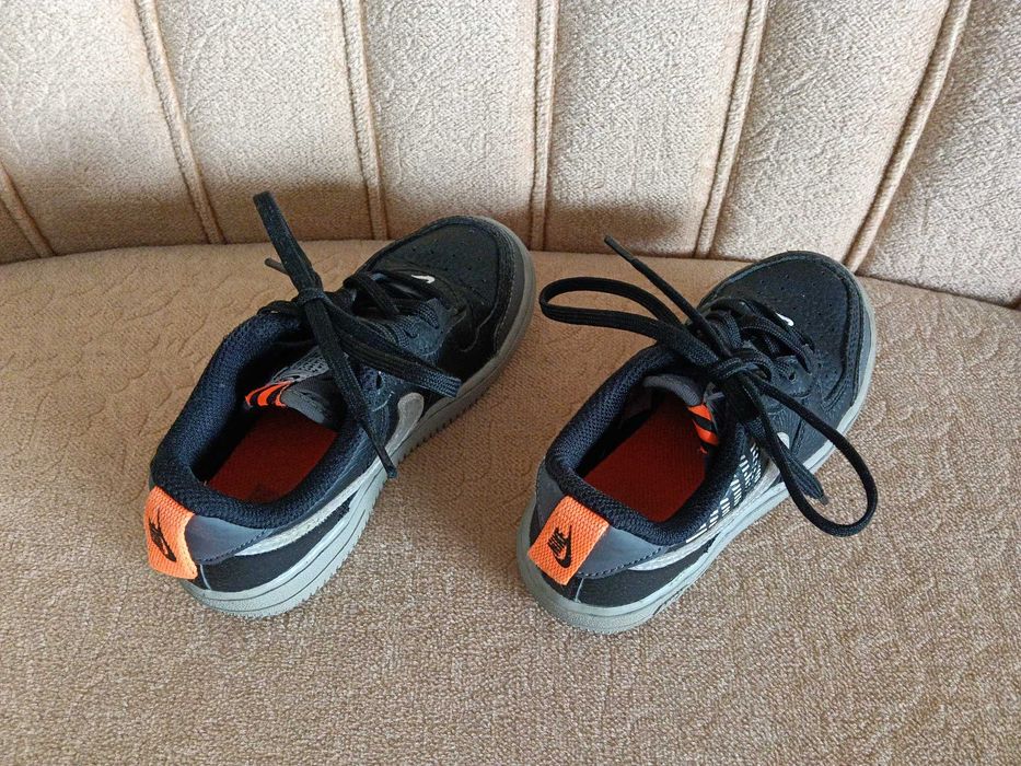 Продавам детски обувки Nike