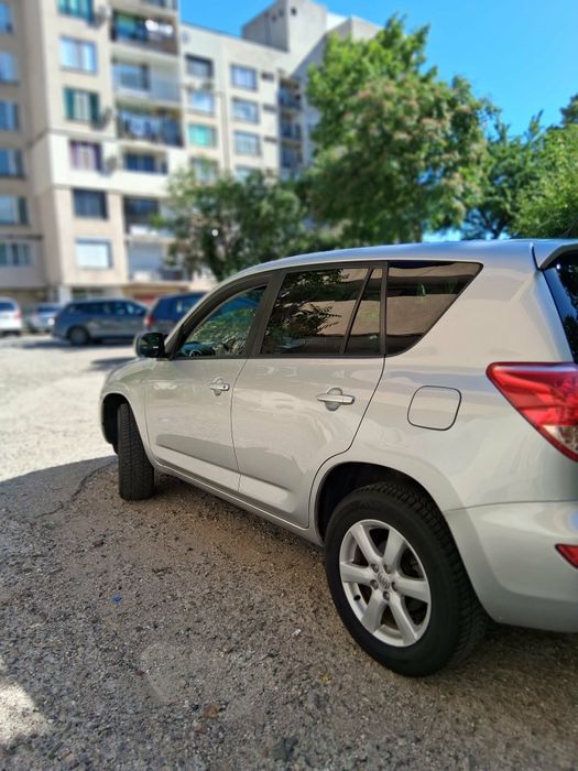 Toyota rav4 продавам