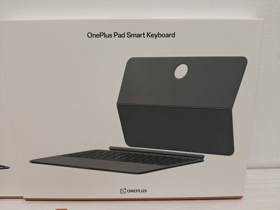 Huse, folie si cablu Oneplus