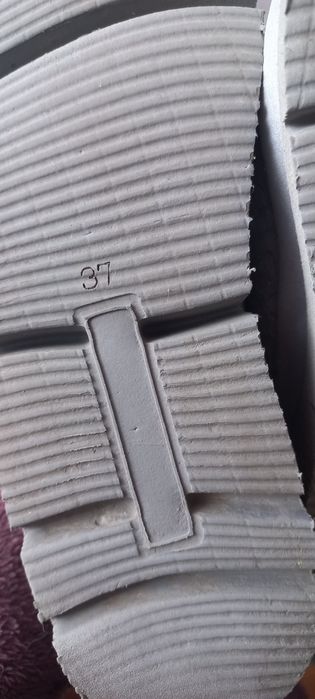 Кроссовки женские,бу,37р