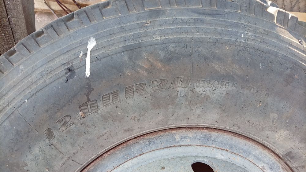 Срочно продам Резина на грузоввик12 00 20