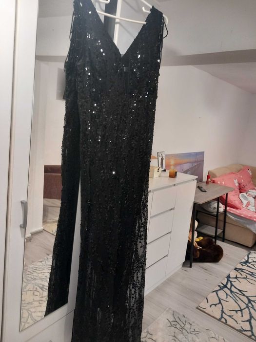 Rochii de seara,noi cu etichetă