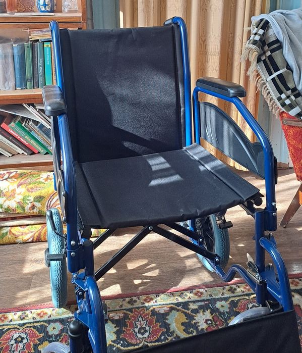 Инвалидная коляска.