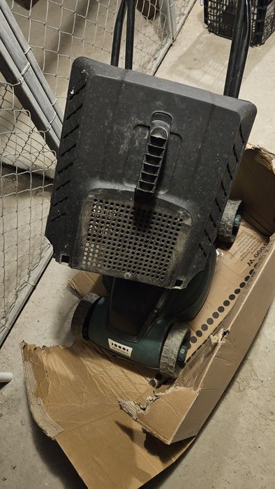 Mașină de tuns gazonul, 1000 W