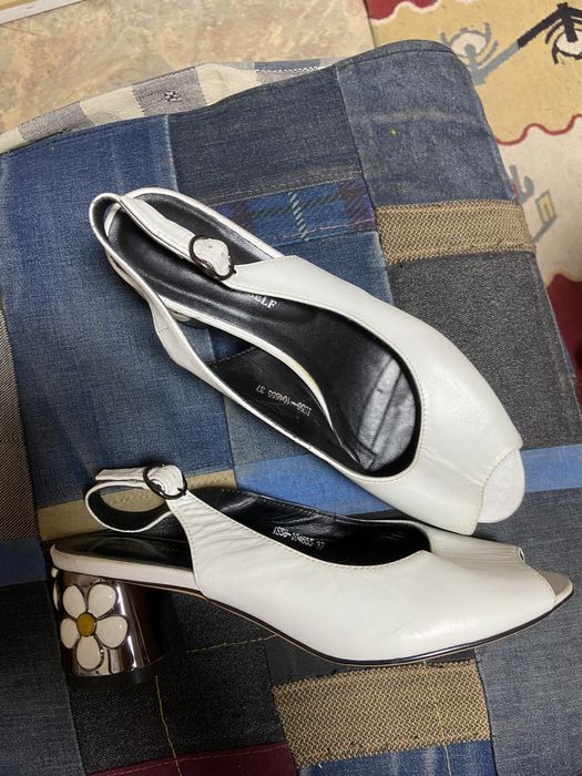 Продам босоножки