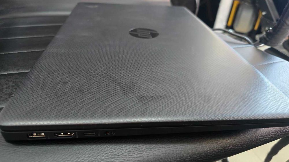 Лаптоп HP 17.3" HD+ 256GB SSD , 8GB RAM