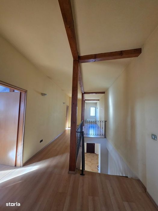Vand apartament la casa,zona centrala