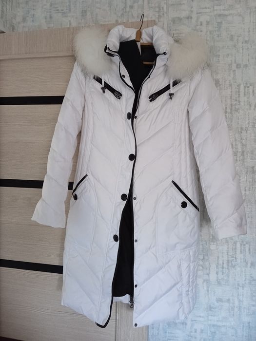 Продам куртку белая