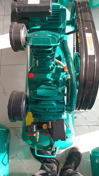 Компрессор 100литрли 1.0 бар