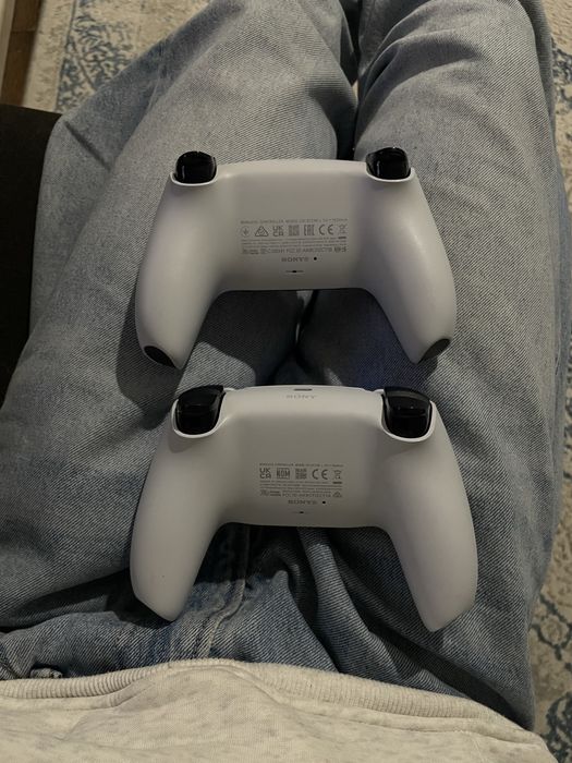 Продам оригинальные джойстики от PS5