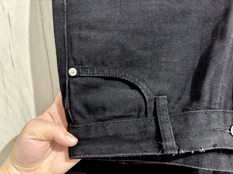 Blugi wide leg, taiați la ambii genunchi