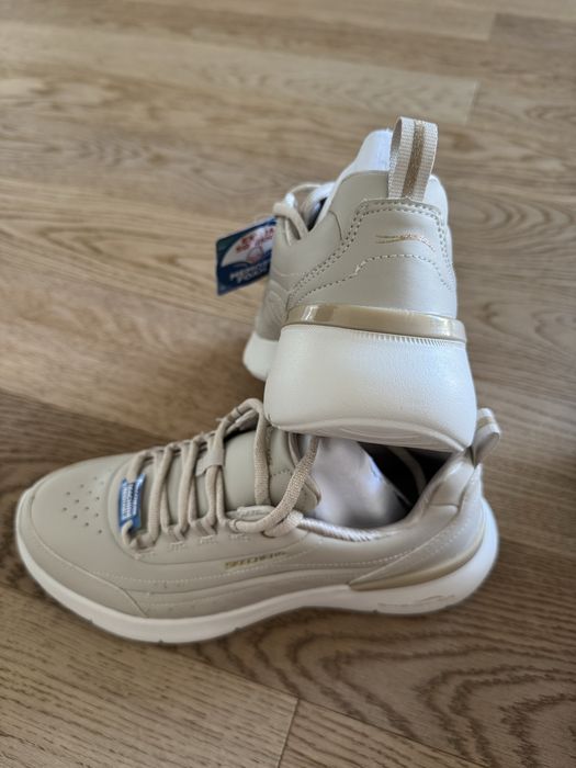НОВО Маратонки Skechers