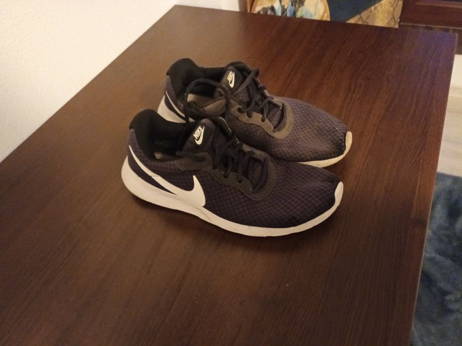 Vând adidași nike originali